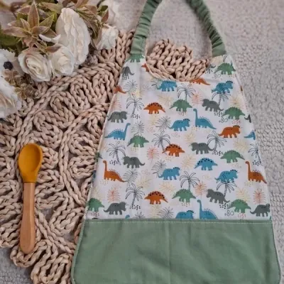 Bavoir élastique motifs dinosaures